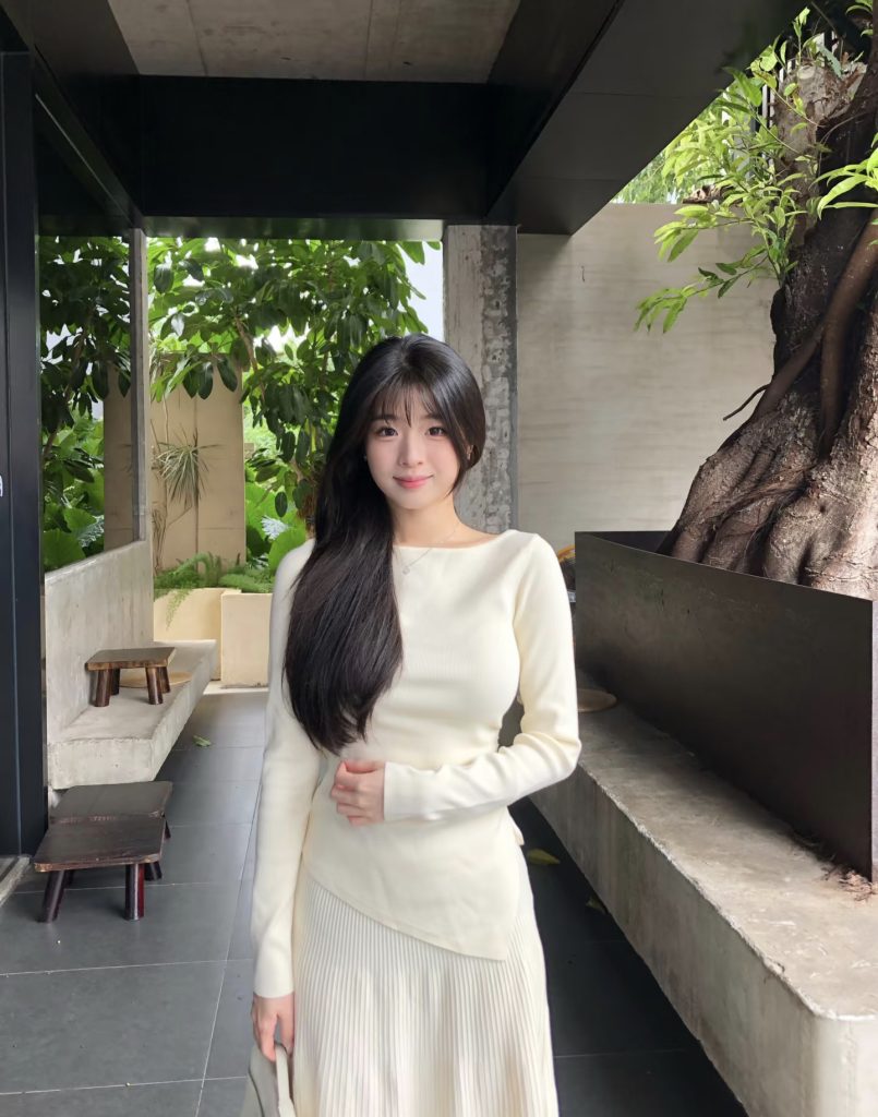Elegant OOTD Knit Two-Piece Set with A-Line Skirt