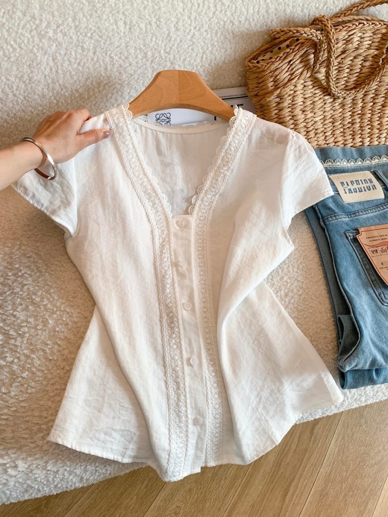 Women's Summer French Style Lace Crochet V-Neck Shirt with Puff Sleeves - Style 76bb2e