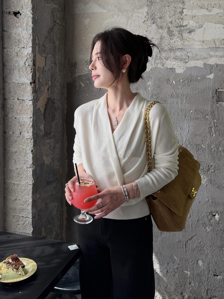 Women's French Cross V-Neck Loose Knit Sweater Fall Winter Base Layer - Style 663e45